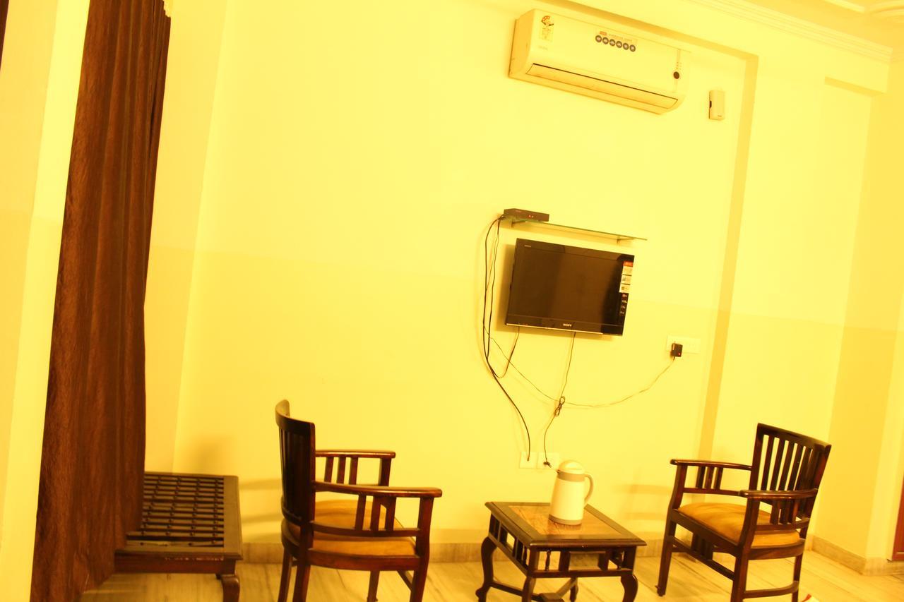 ชิตแชต เกสท์เฮาส์ Hotel ชัยปุระ ภายนอก รูปภาพ