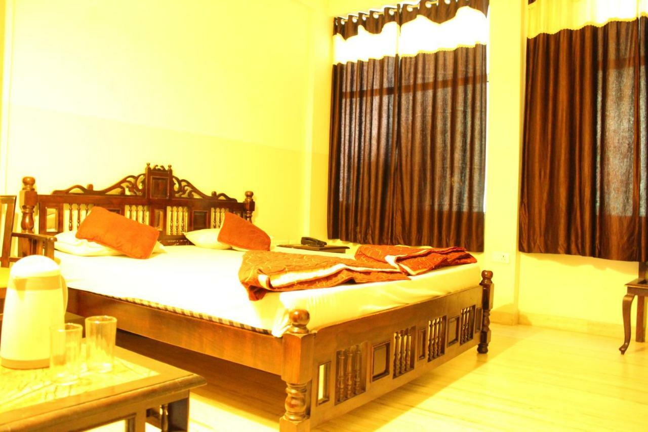 ชิตแชต เกสท์เฮาส์ Hotel ชัยปุระ ภายนอก รูปภาพ